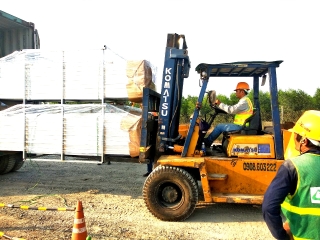 Xe nâng - mắt xích quan trọng trong chuỗi vận hành tại các khu công nghiệp Thanh Hóa