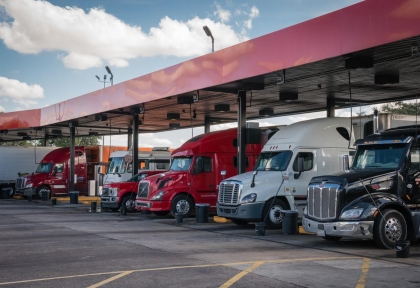 Tổng thống Trump ký sắc lệnh áp thuế 25% đối với xe tải trung và hạng nặng nhập khẩu