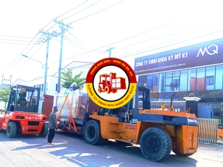 Nâng hạ máy CNC tại KCN Đức Hòa