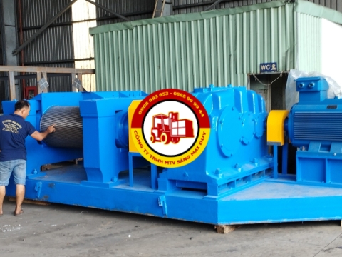 Nâng hạ máy cán cao su 18 tấn Cty Tân Tỷ