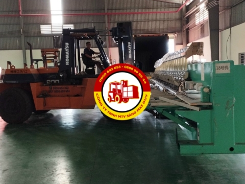 Nâng hạ máy CNC tại KCN Đức Hòa