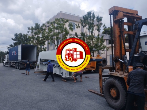 Nâng hạ máy CNC tại KCN Đức Hòa