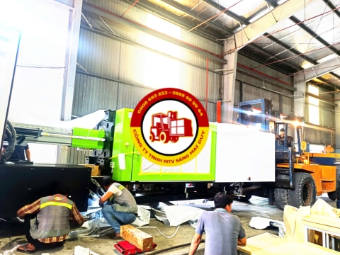 Nâng hạ Máy ép nhựa YIZUMI - Đức Hòa - Tây Ninh