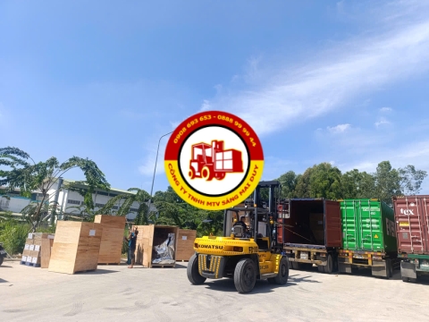 Kiểm container tại chi cục hải quan Đức Hòa - Tây Ninh