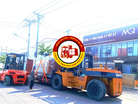 Nâng hạ máy CNC tại KCN Đức Hòa