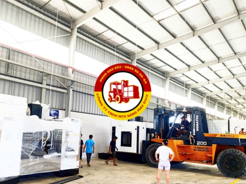 Nâng hạ máy CNC tại KCN Đức Hòa