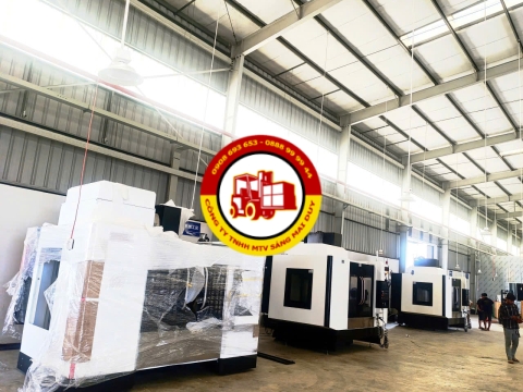 Nâng hạ máy CNC tại KCN Đức Hòa