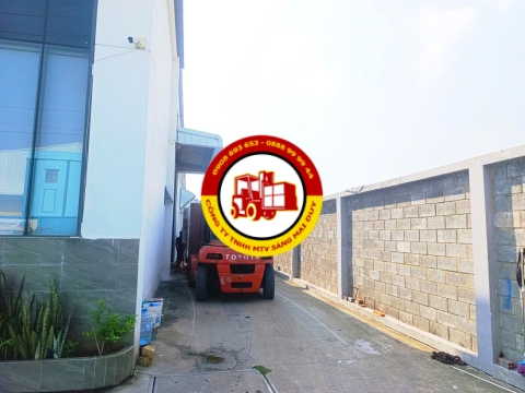 Nâng hạ máy CNC tại KCN Đức Hòa