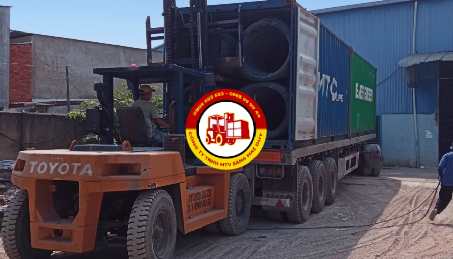 Rút container sắt thép tại Đức Hòa