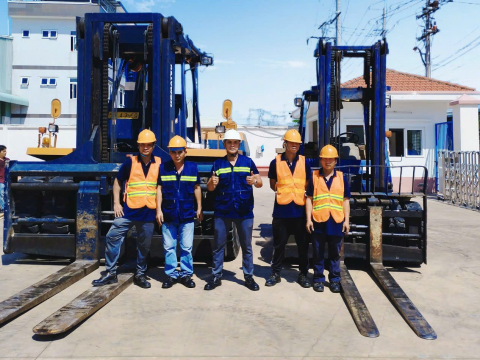 Rút container sắt thép tại Đức Hòa