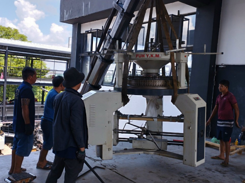 Chuyên chở máy móc ,đưa thiết bị lên tầng (tập đoàn HENG FENG 2021 )