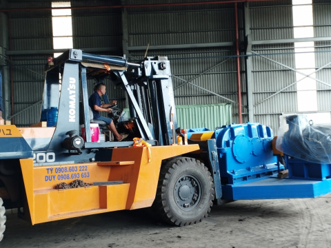 Nâng hạ máy cán cao su 18 tấn  Cty Tân Tỷ