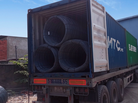 Rút container sắt thép tại Đức Hòa