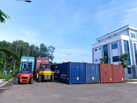 Kiểm container tại chi cục hải quan Đức Hòa - Tây Ninh