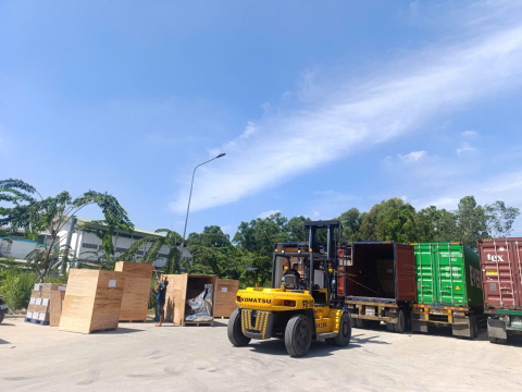 Kiểm container tại chi cục hải quan Đức Hòa - Tây Ninh