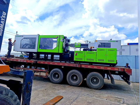 Nâng hạ Máy ép nhựa YIZUMI - Đức Hòa - Tây Ninh