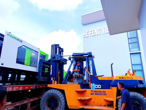 Nâng hạ Máy ép nhựa YIZUMI - Đức Hòa - Tây Ninh