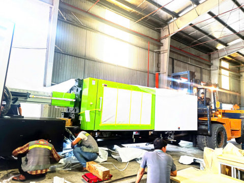 Nâng hạ Máy ép nhựa YIZUMI - Đức Hòa - Tây Ninh