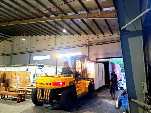 Nâng hạ Máy ép nhựa YIZUMI - Đức Hòa - Tây Ninh