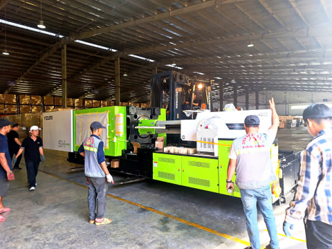 Nâng hạ Máy ép nhựa YIZUMI - Đức Hòa - Tây Ninh