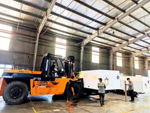 Nâng hạ Máy ép nhựa YIZUMI - Đức Hòa - Tây Ninh