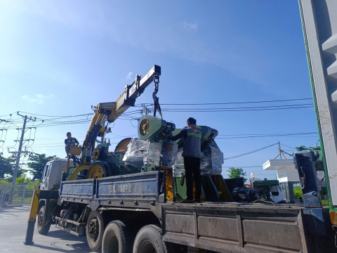 Nâng Cẩu máy đột - Đức Hòa - Tây Ninh