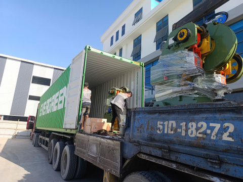 Nâng Cẩu máy đột - Đức Hòa - Tây Ninh