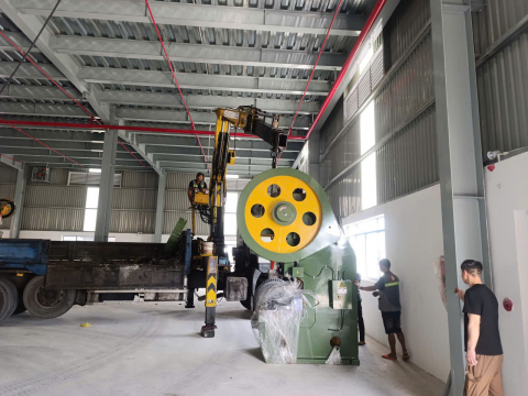 Nâng Cẩu máy đột - Đức Hòa - Tây Ninh