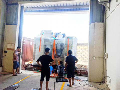 Nâng hạ máy CNC tại KCN Đức Hòa