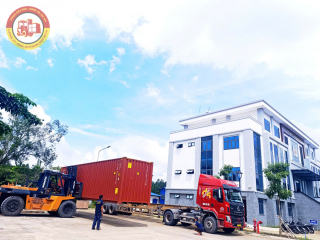 Kiểm container tại chi cục hải quan Đức Hòa - Tây Ninh