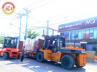 Nâng hạ máy CNC tại KCN Đức Hòa