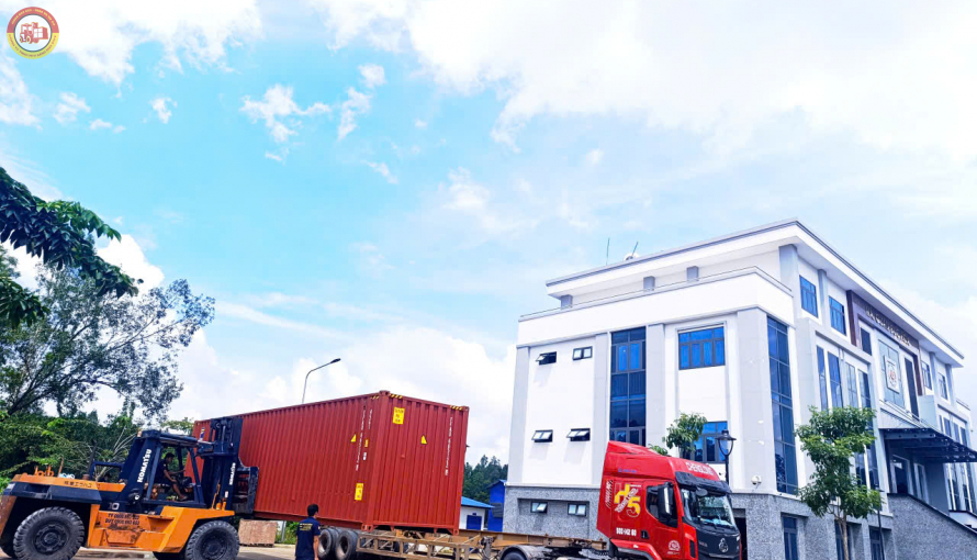 Kiểm container tại chi cục hải quan Đức Hòa - Tây Ninh