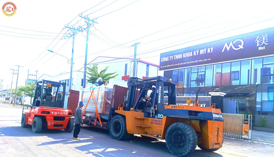 Nâng hạ máy CNC tại KCN Đức Hòa